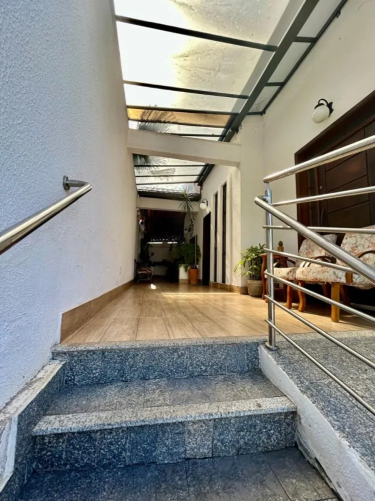 Casa, 4 quartos, 243 m² - Foto 1