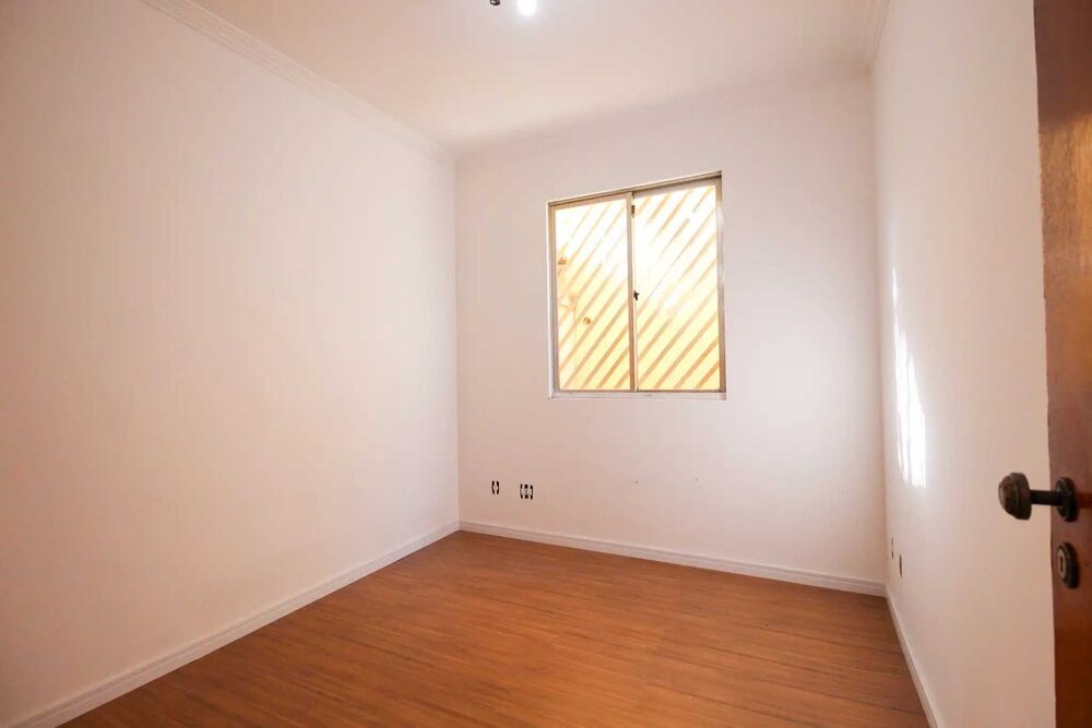 Apartamento à venda com 3 quartos, 80m² - Foto 2