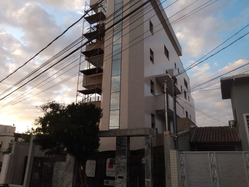 Apartamento à venda com 4 quartos, 148m² - Foto 2