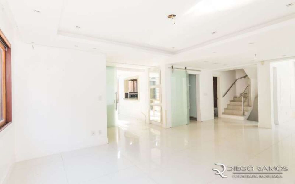 Casa de Condomínio à venda com 3 quartos, 292m² - Foto 2