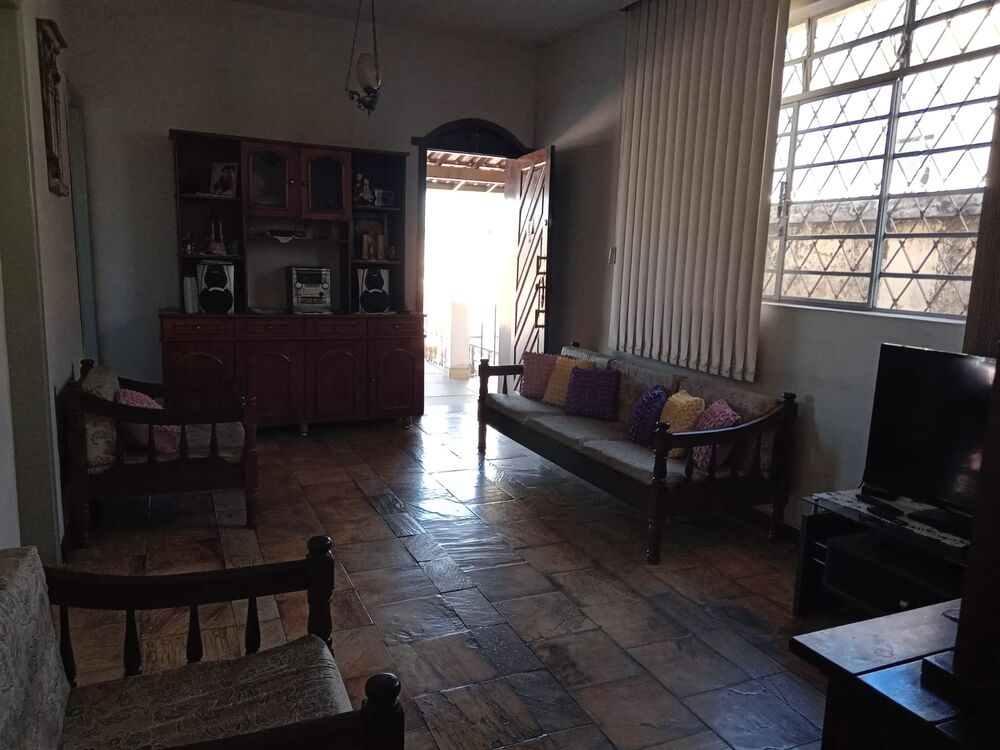Casa à venda com 4 quartos, 296m² - Foto 3