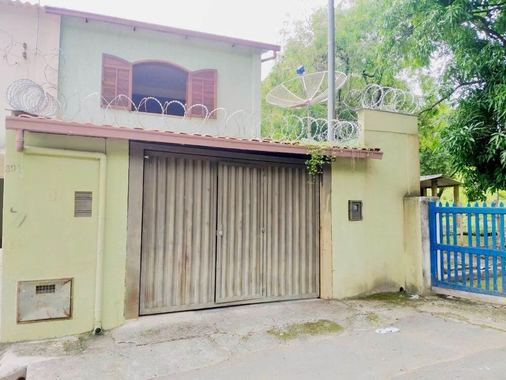 Casa à venda com 2 quartos, 230m² - Foto 1