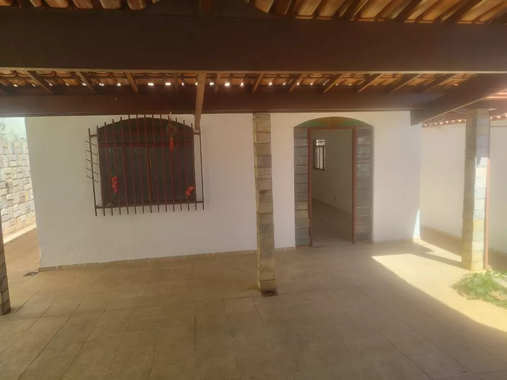 Casa à venda com 2 quartos, 160m² - Foto 1