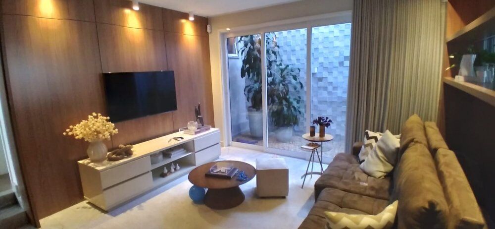 Casa à venda com 3 quartos, 360m² - Foto 1