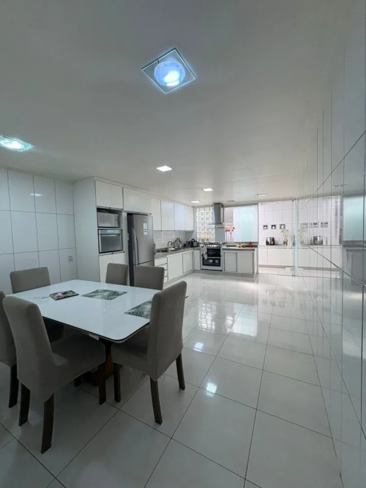 Casa, 3 quartos, 250 m² - Foto 6