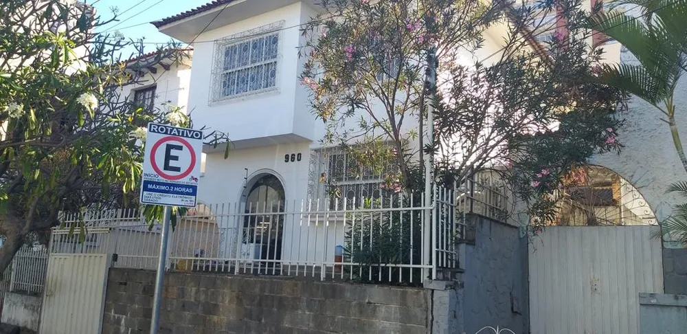 Casa, 4 quartos, 168 m² - Foto 1