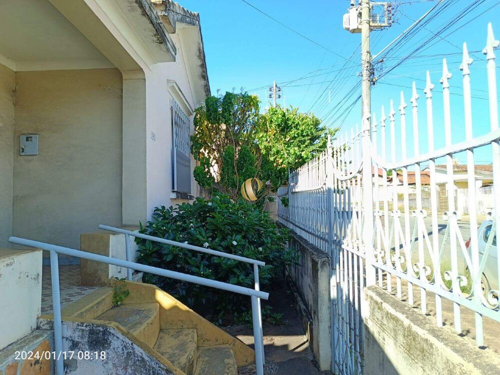 Casa à venda com 4 quartos, 138m² - Foto 1