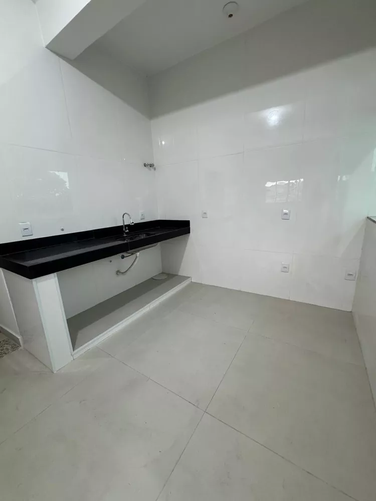 Casa para alugar com 4 quartos, 360m² - Foto 2