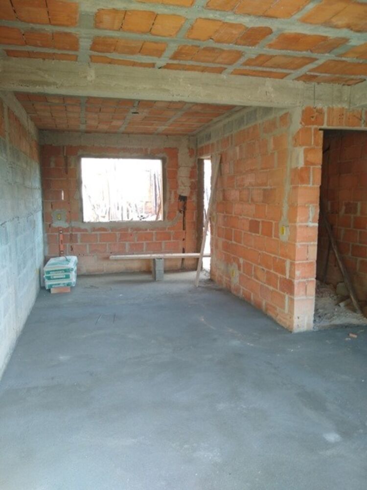 Casa à venda com 2 quartos, 70m² - Foto 1