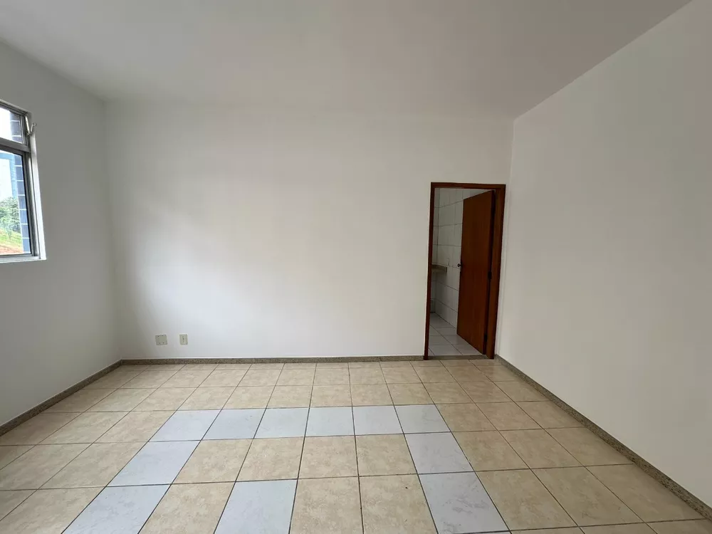 Apartamento à venda com 3 quartos, 80m² - Foto 2