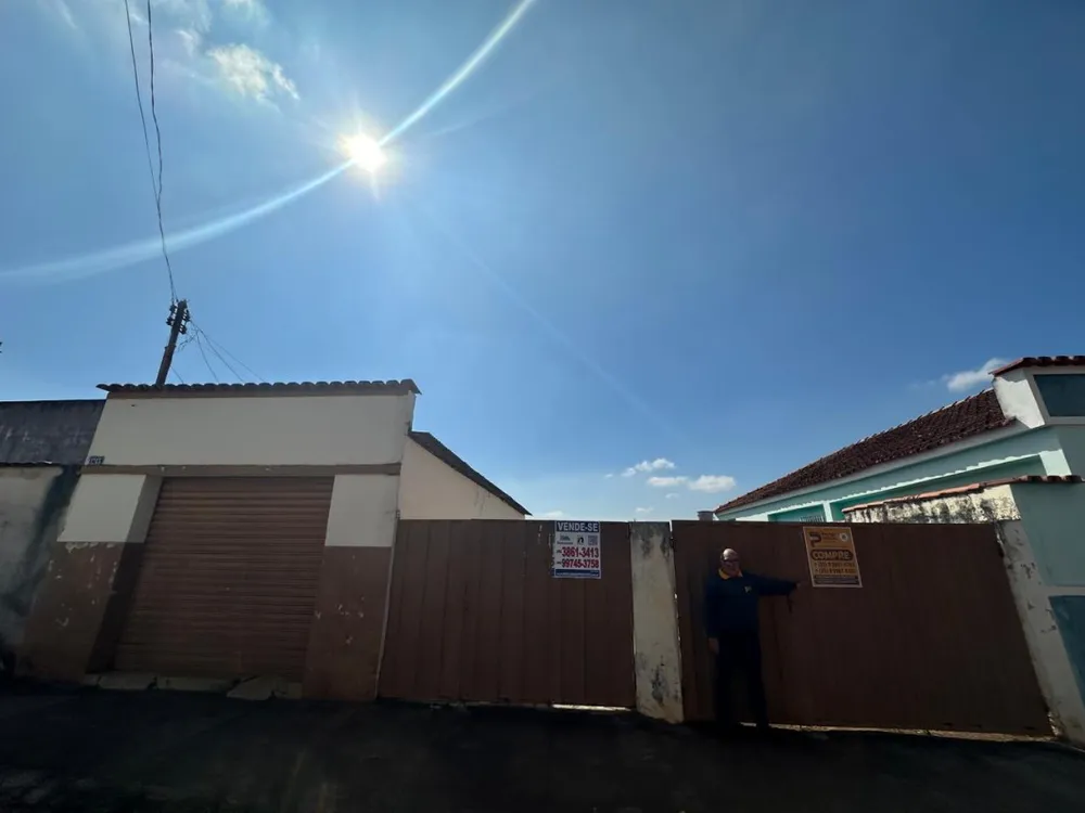 Casa, 4 quartos, 240 m² - Foto 1