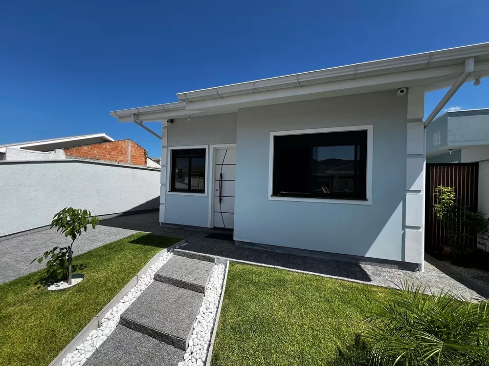 Casa à venda com 3 quartos, 70m² - Foto 1