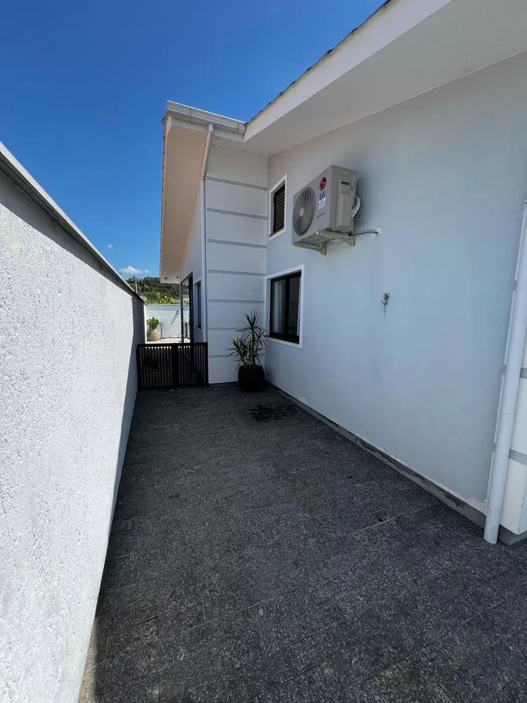 Casa à venda com 3 quartos, 70m² - Foto 3