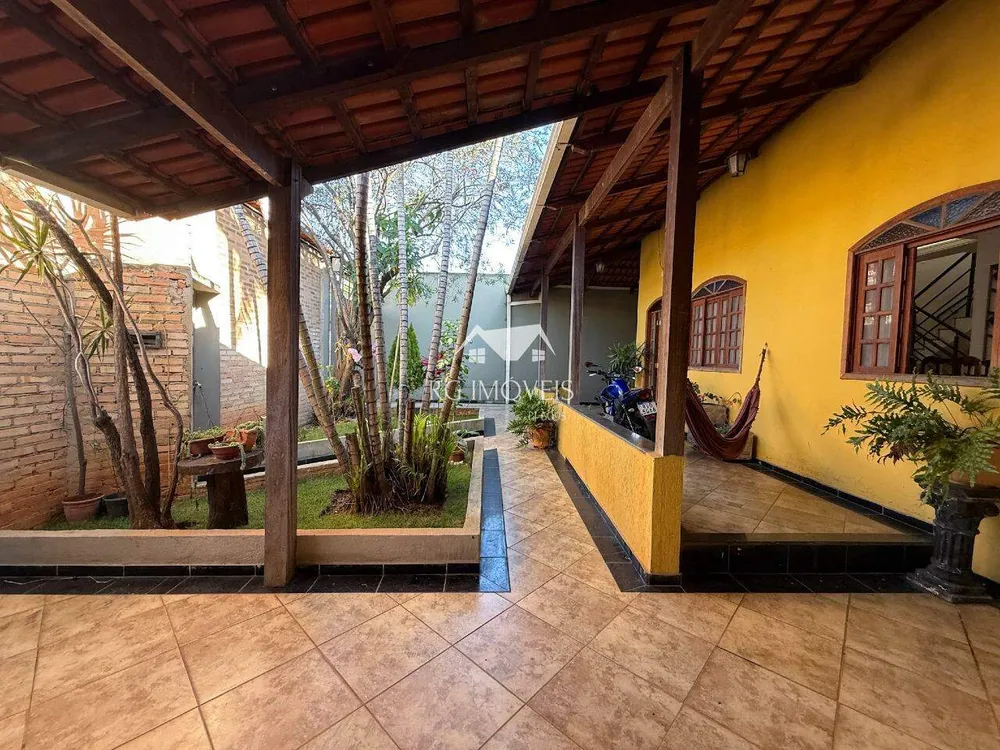 Casa, 4 quartos, 275 m² - Foto 1