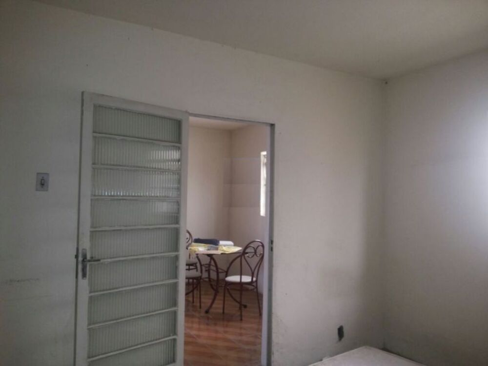 Casa à venda com 3 quartos, 288m² - Foto 2