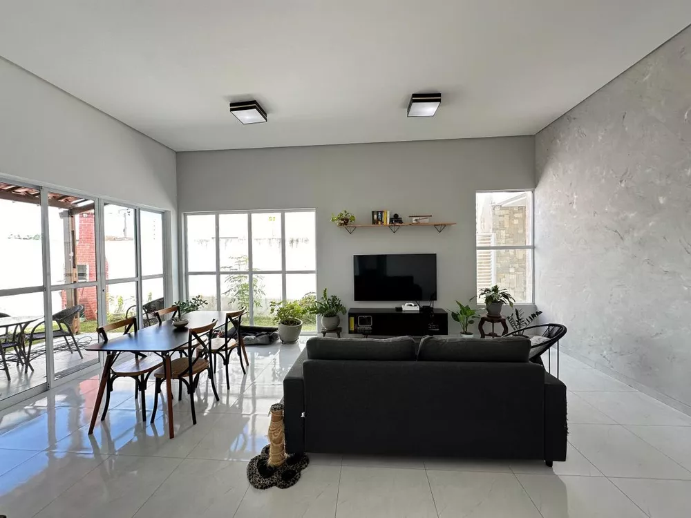 Casa de Condomínio à venda com 3 quartos, 252m² - Foto 1