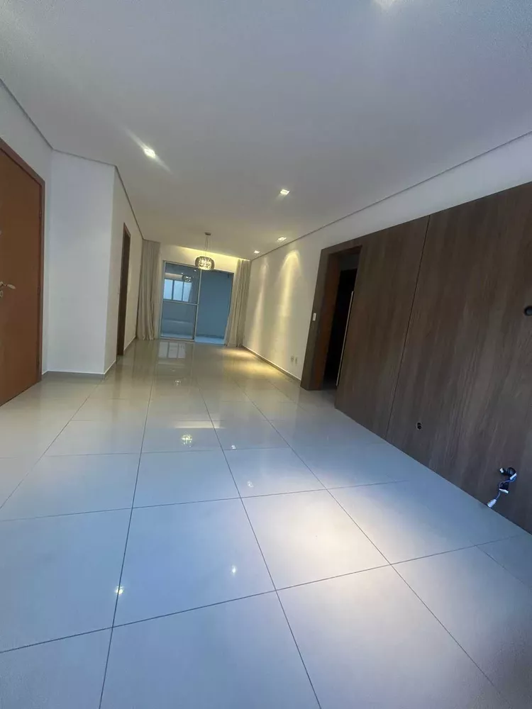 Apartamento à venda com 3 quartos, 155m² - Foto 2