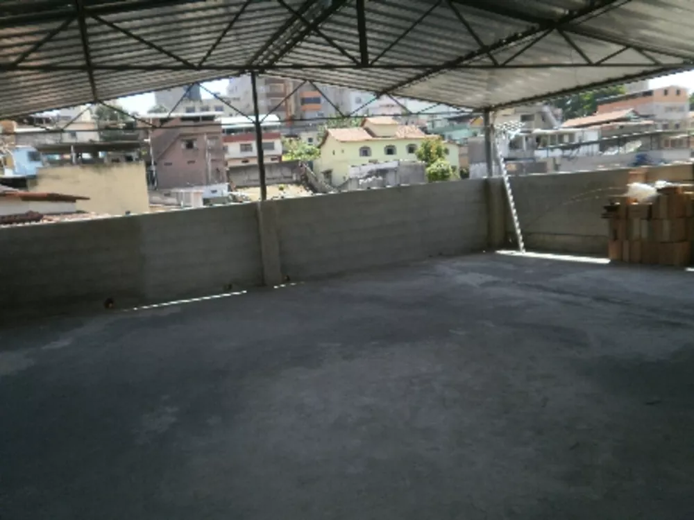 Casa à venda com 6 quartos, 220m² - Foto 12