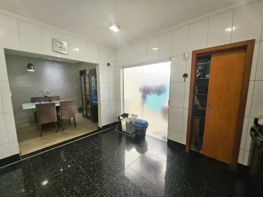 Casa, 4 quartos, 280 m² - Foto 1