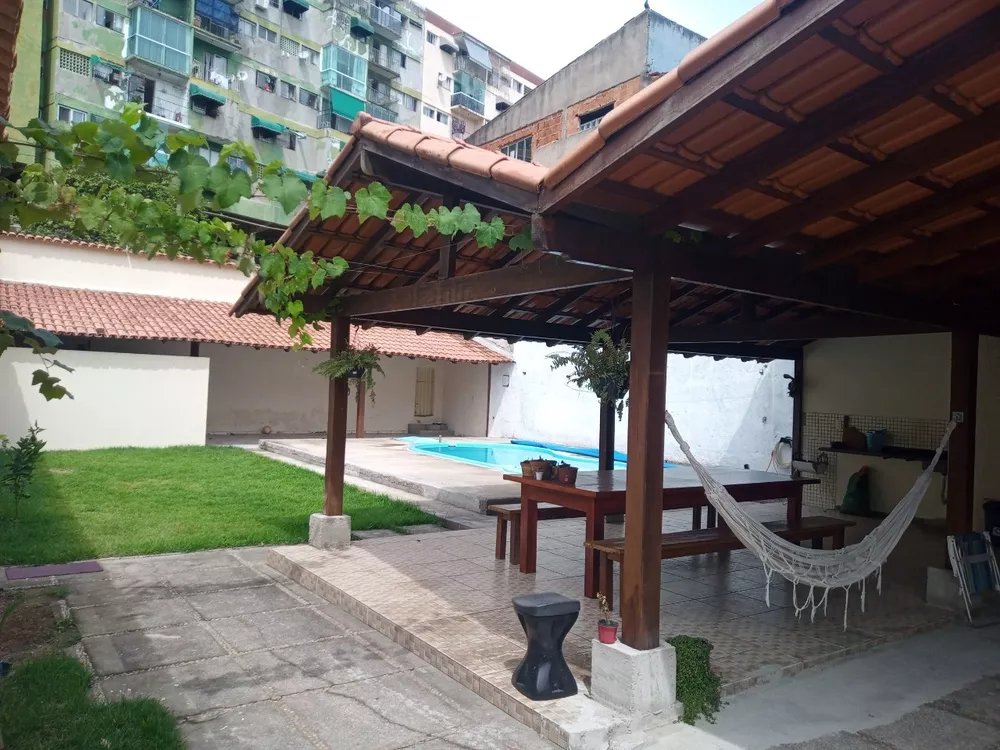 Casa à venda com 4 quartos, 240m² - Foto 4