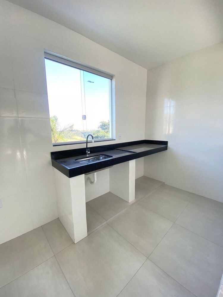 Casa à venda com 3 quartos, 100m² - Foto 4