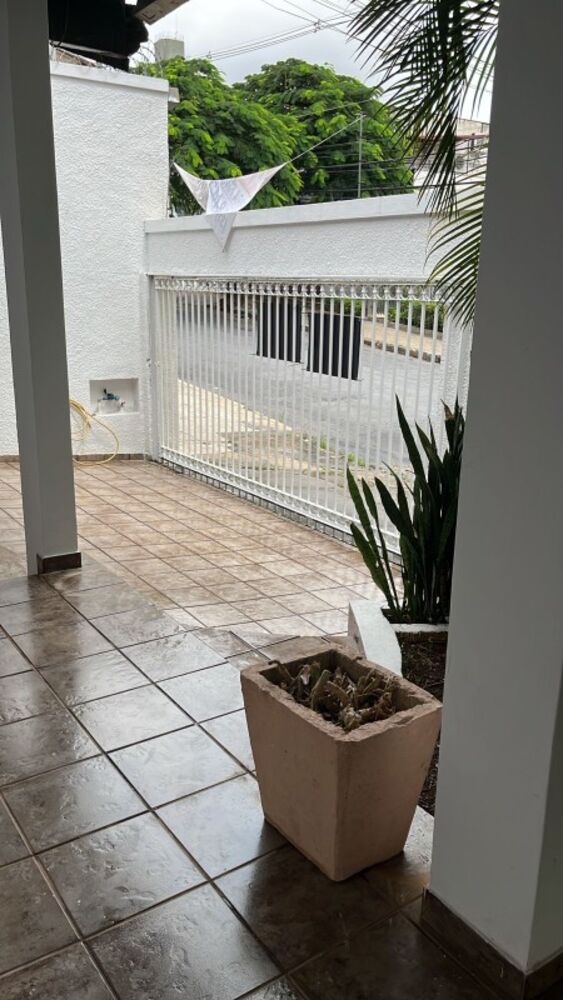 Casa à venda com 1 quarto, 360m² - Foto 1