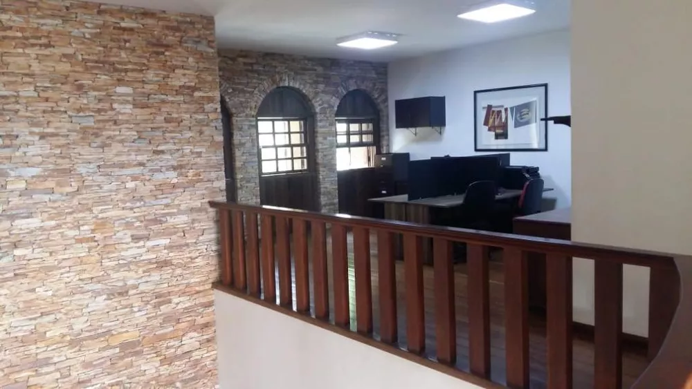 Casa à venda com 5 quartos, 300m² - Foto 1