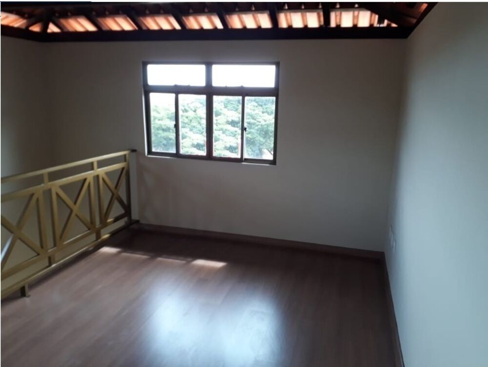 Casa à venda com 3 quartos, 180m² - Foto 2