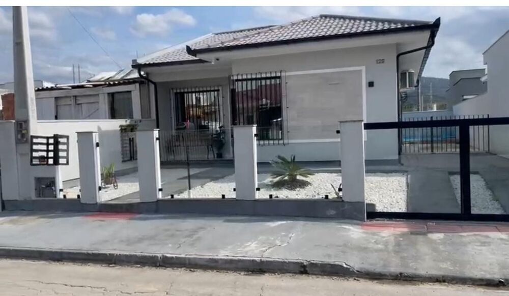 Casa à venda com 2 quartos, 200m² - Foto 3