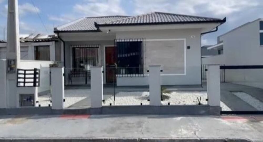 Casa à venda com 2 quartos, 200m² - Foto 1