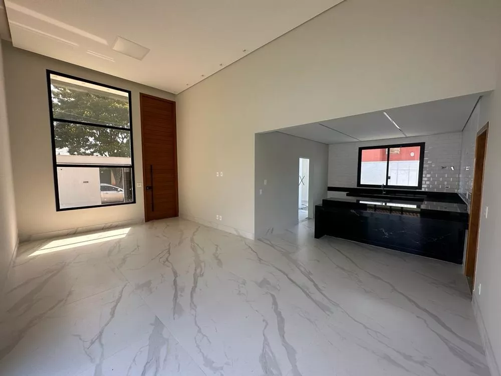 Casa à venda com 4 quartos, 165m² - Foto 4