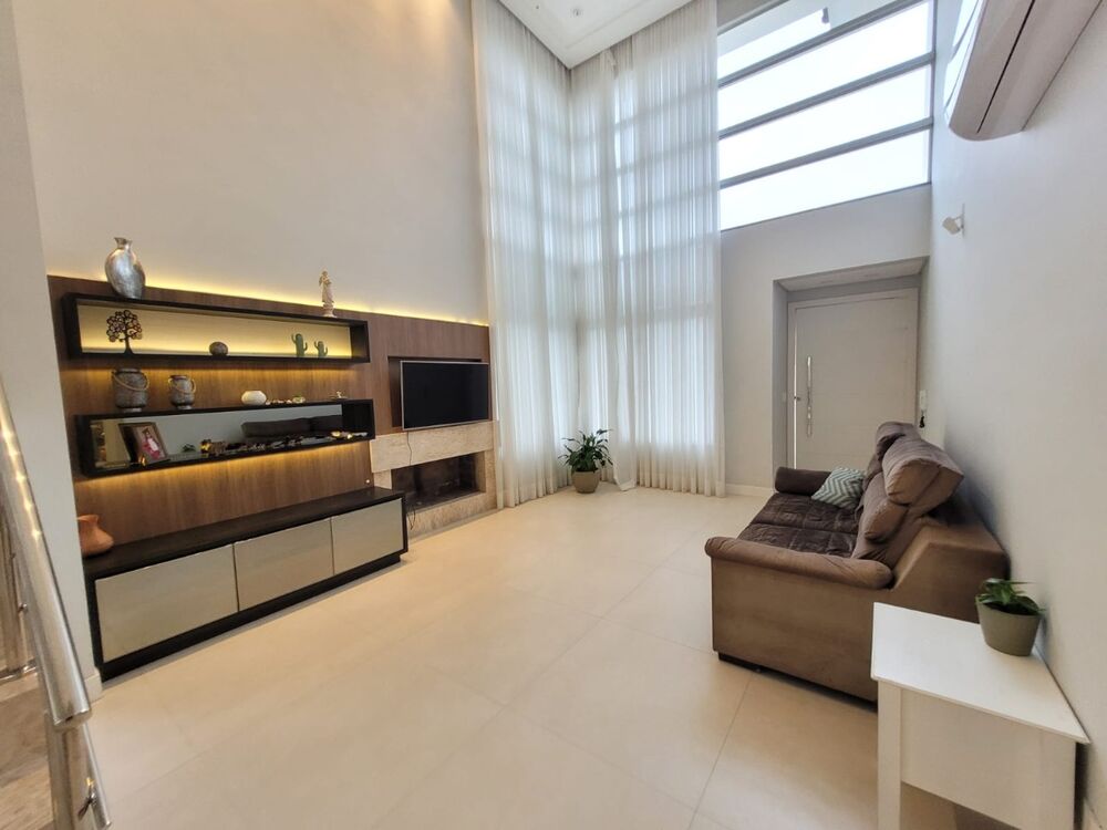 Casa à venda com 4 quartos, 256m² - Foto 2