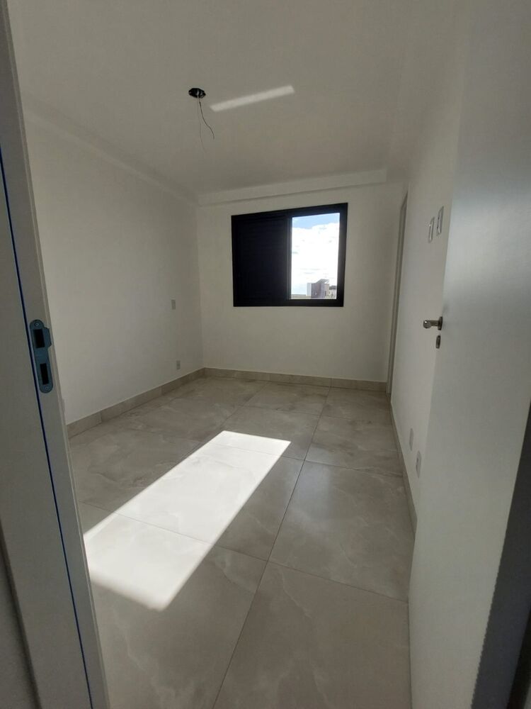 Apartamento à venda com 3 quartos, 124m² - Foto 3