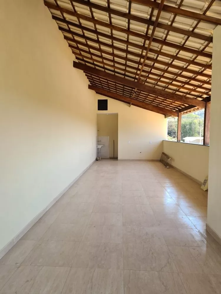 Casa à venda com 2 quartos, 140m² - Foto 4