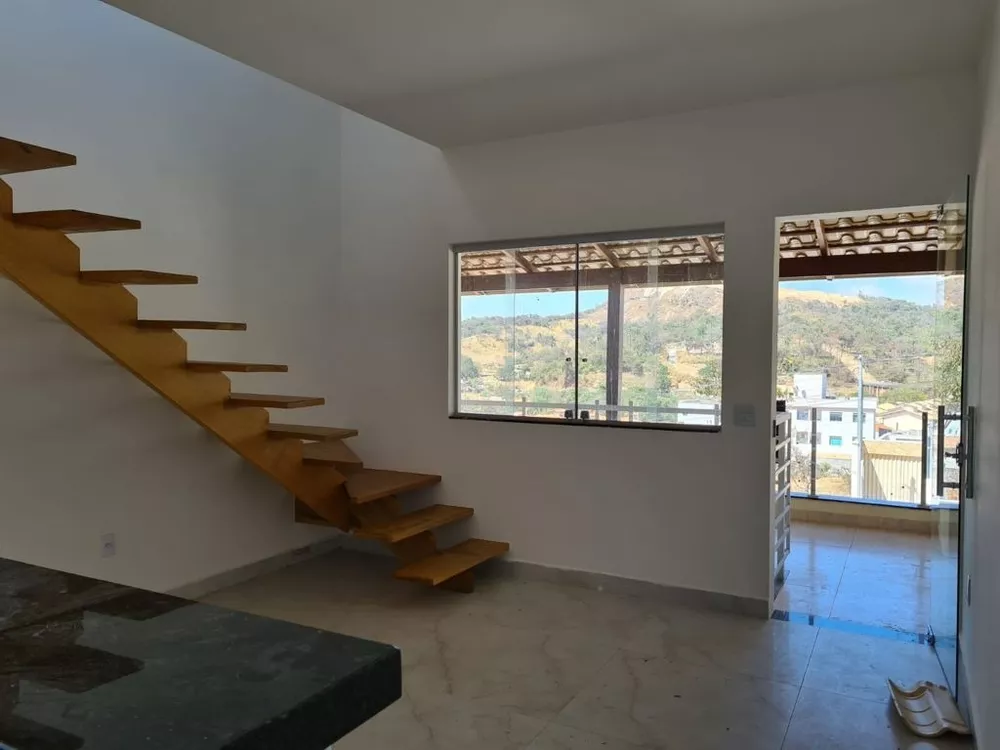 Casa à venda com 2 quartos, 140m² - Foto 2