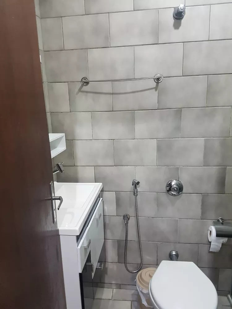 Casa à venda com 5 quartos, 200m² - Foto 2