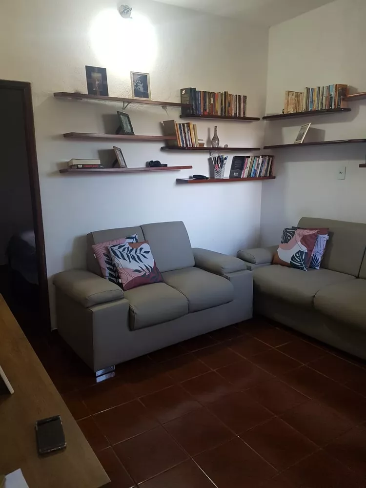 Casa à venda com 5 quartos, 200m² - Foto 1