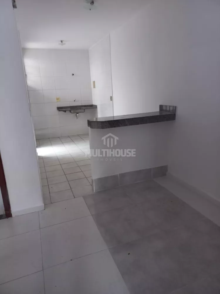 Casa à venda com 2 quartos, 60m² - Foto 4