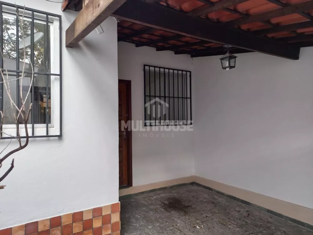 Casa à venda com 2 quartos, 60m² - Foto 2