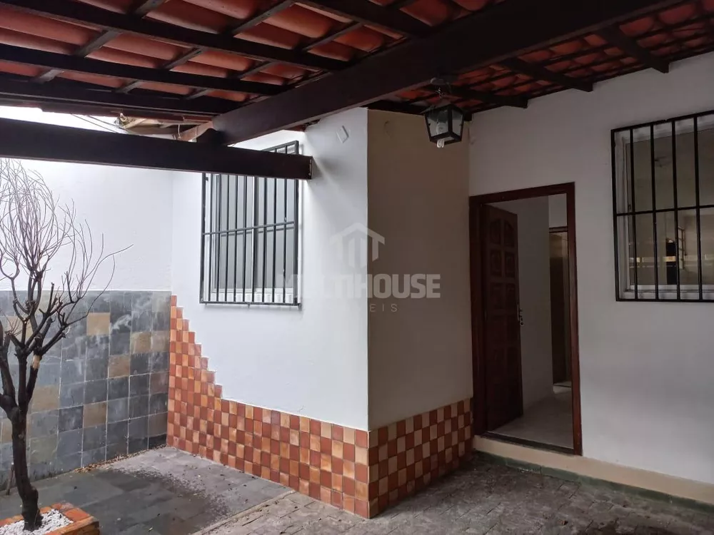 Casa à venda com 2 quartos, 60m² - Foto 1