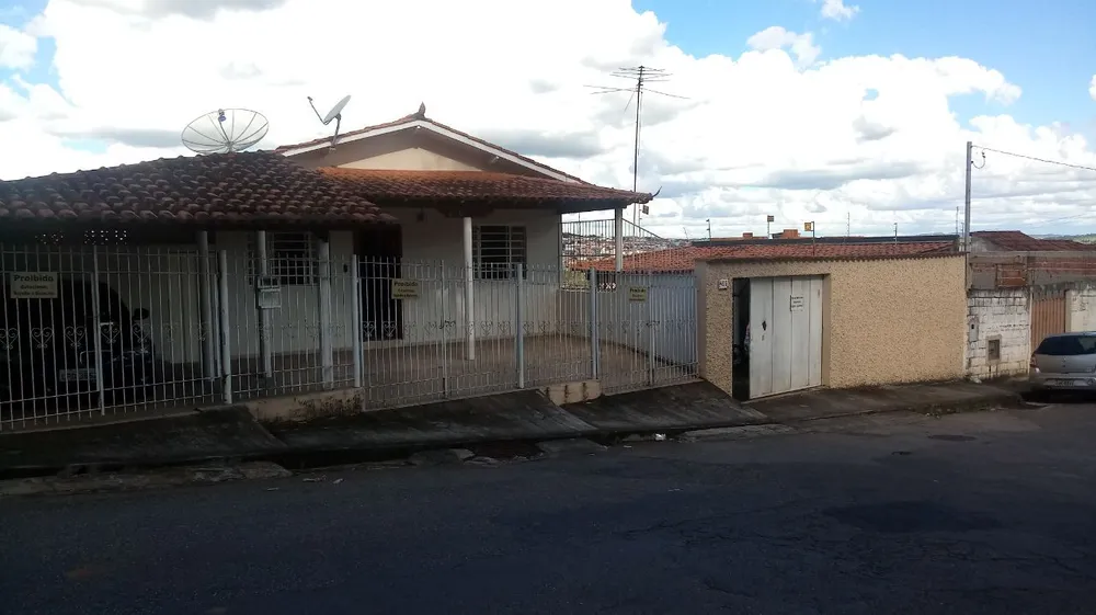 Casa, 5 quartos, 270 m² - Foto 1