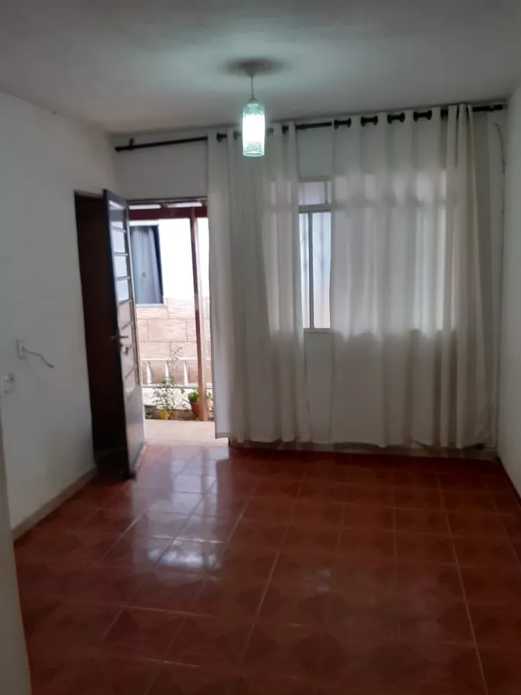 Casa à venda com 2 quartos, 32m² - Foto 1