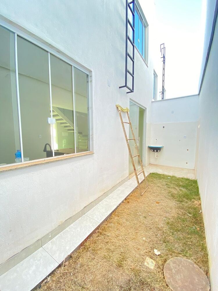 Casa à venda com 3 quartos, 116m² - Foto 2