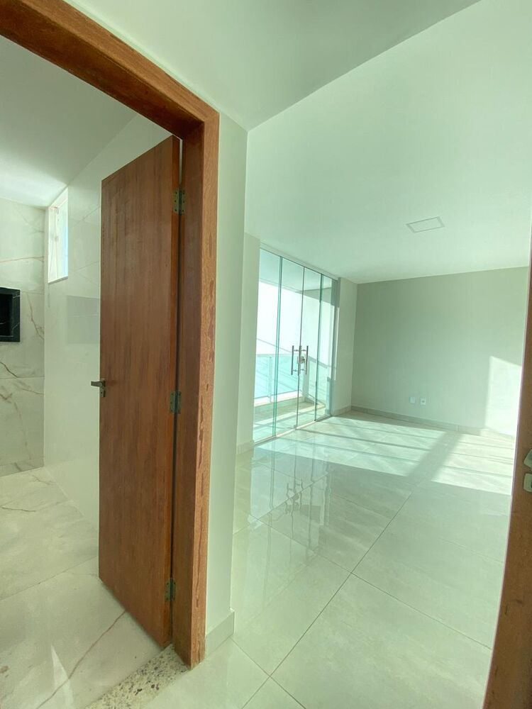Casa à venda com 3 quartos, 116m² - Foto 1