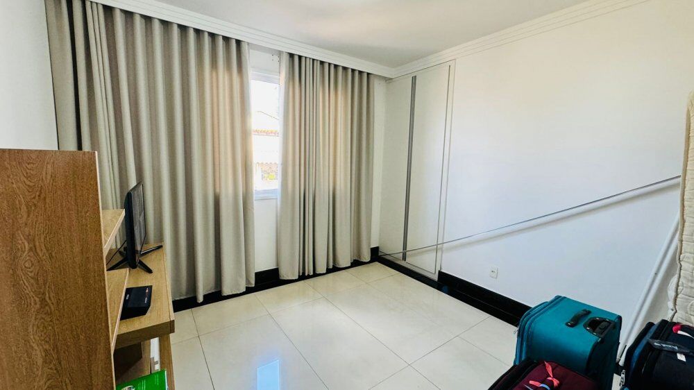 Casa à venda com 4 quartos, 100m² - Foto 4