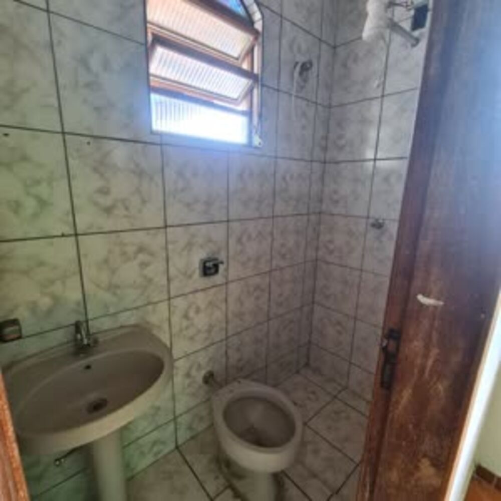 Casa à venda com 2 quartos, 250m² - Foto 2