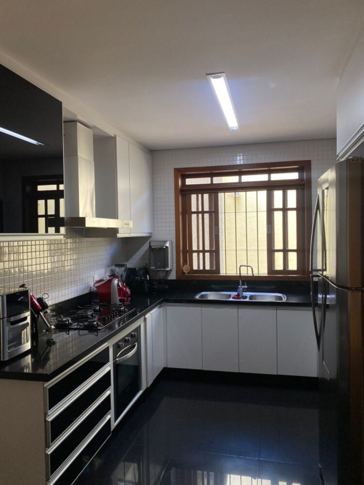 Casa à venda com 3 quartos, 247m² - Foto 3
