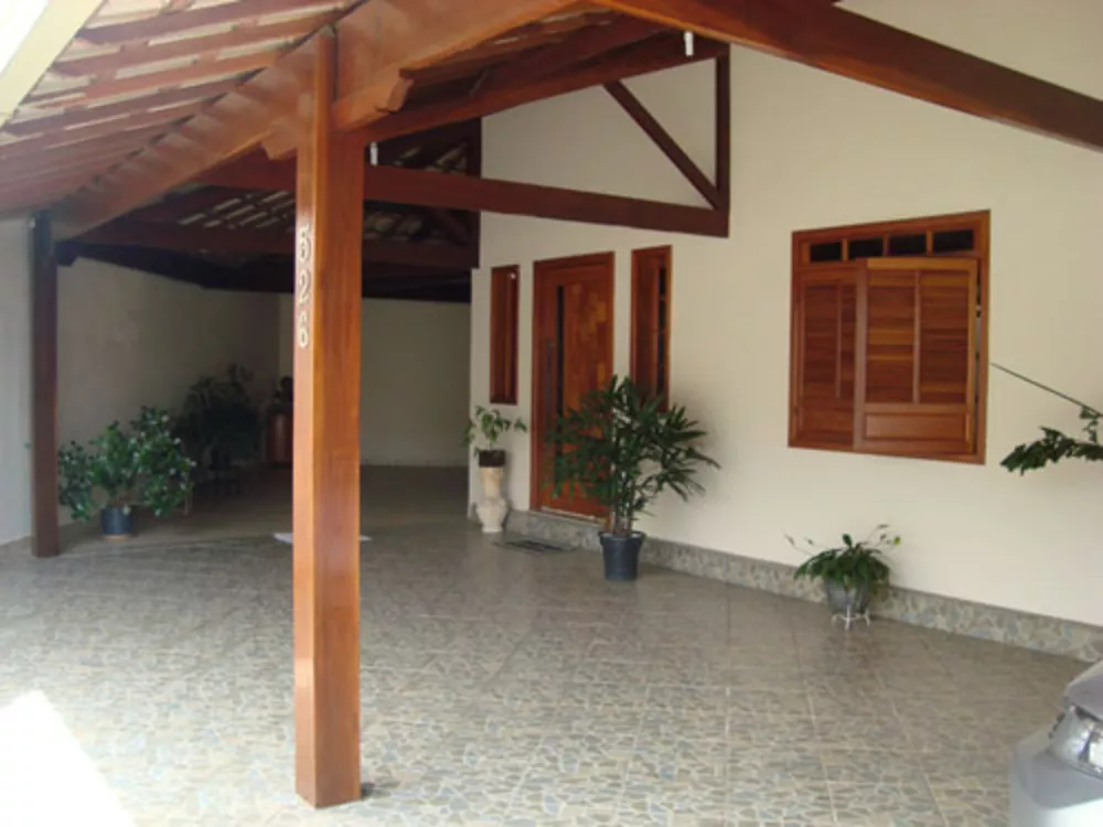 Casa à venda com 4 quartos, 260m² - Foto 1