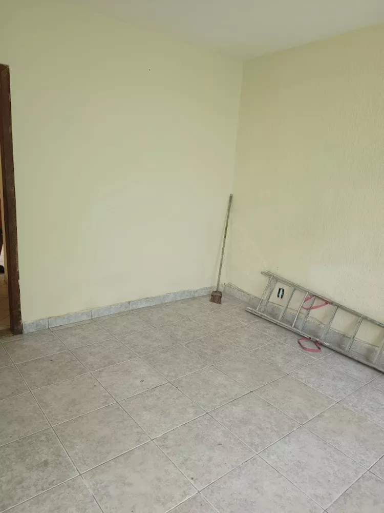 Casa à venda com 3 quartos, 90m² - Foto 4