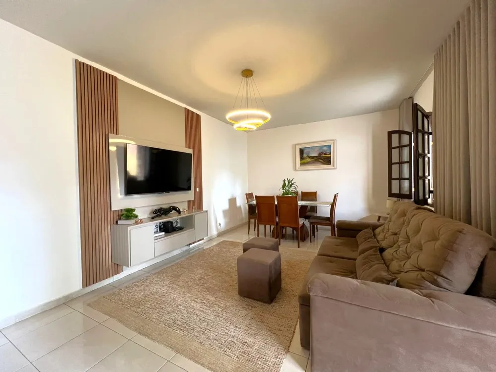 Casa, 6 quartos, 360 m² - Foto 1